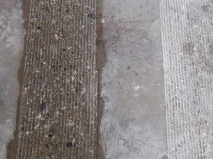 Bild 2:Spalten Stallböden aufrauen, Hallenböden glätten