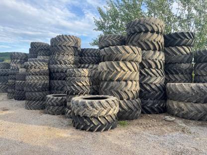 Bild 7:Traktorreifen in jeder Größe, zu jedem Preis