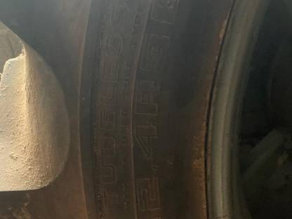 Bild 5:Zwilingsräder 12.4R36