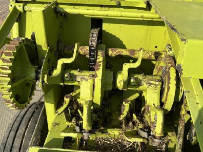 Bild 6:HD Ballenpresse Claas Markant 50 m. hydr. Schleuder