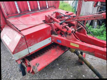 Bild 3:Pöttinger Boss II Ladewagen