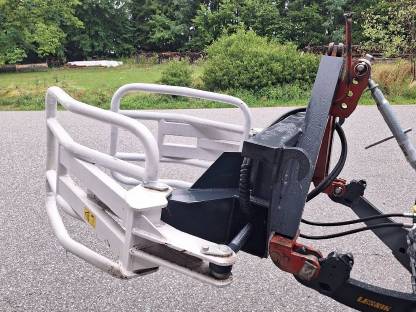 Bild 3:Rundballengreifer / Rundballenzange