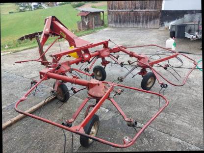 Bild 2:Kreiselheuer Pöttinger Typ ZK 461