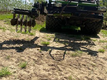 Bild 3:Geräteträger mit Rollhacke