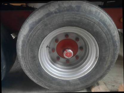 Kipperreifen 355/60R18 mit Felgen