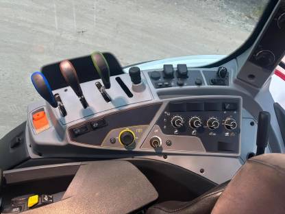 Bild 7:Valtra T145A mit Rückfahreinrichtung