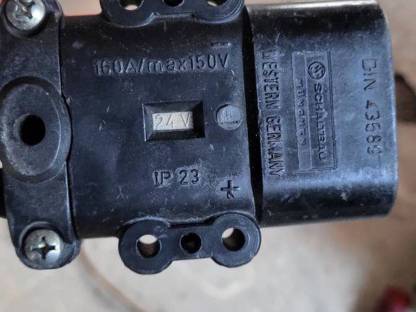 Bild 2:Ladegerät 12/24 V