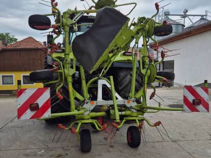 Bild 3:Claas Volto 77