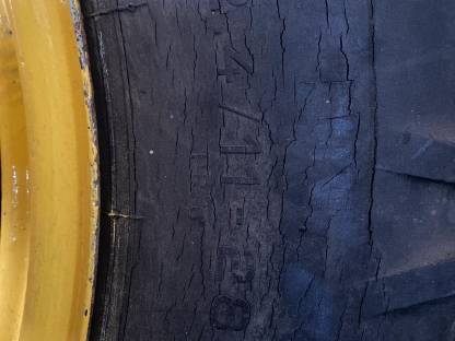 Bild 2:Räder, Bereifung, 12.4-28, 8 Loch Felgen, Steyr