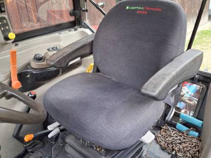 Bild 6:Case JXU 85 mit Frontlader