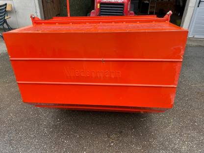 Bild 4:Rasenkehrmaschine von Wiedemann