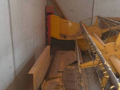 Bild 4:Rapsschneidwerk Schrattenecker (Herkules)