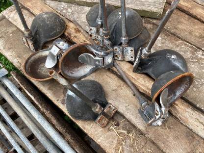 Bild 2:Kälberboxtürl und Selbsttränker