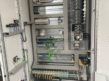 Bild 2:Elektroverteiler und einzelne Komponenten