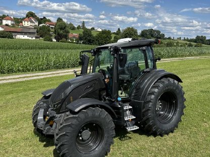 Bild 2:Valtra N175D Neuschlepper