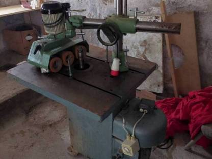 Bild 4:Tischfräse mit Vorschub