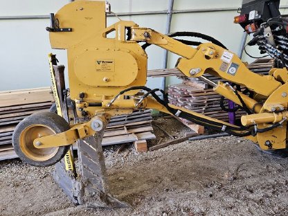 Bild 3:Vermeer Case Kabelpflug-Arbeiten Vibrationspflug