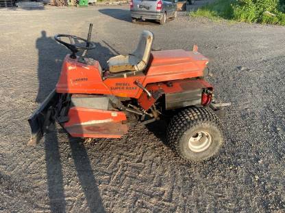 Bild 2:Bunkerrechen Reitbahnplaner Smithco Diesel Super Rake