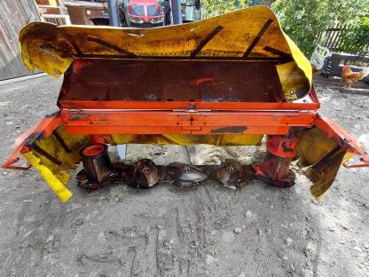 Bild 5:Frontmähwerk Pöttinger 220 Alpin