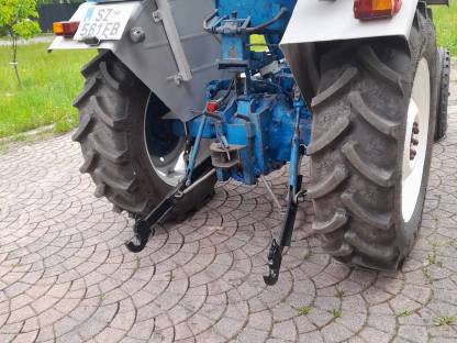 Bild 2:Ford 2000 Traktor