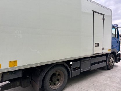 Bild 3:MAN ME220B mit Kühlkofferaufbau