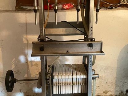 Bild 5:Abfüllanlage mit Filter, Flaschenwaschmaschine