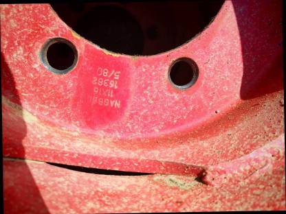 Bild 3:Zwei Ladewagenreifen mit Felge