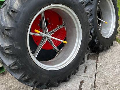 Bild 5:Zwillingsräder Fendt Farmer