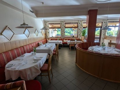Bild 2:Gebrauchte Restaurant-Einrichtung und Möbel