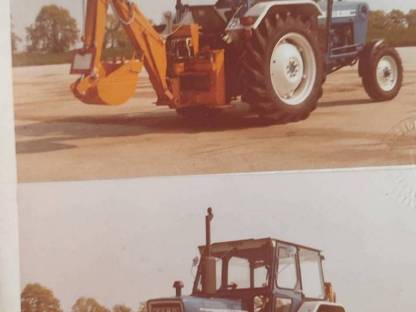 Bild 3:Ford Traktor 3600, mit Frontlader, Heckkran, Kompressor.