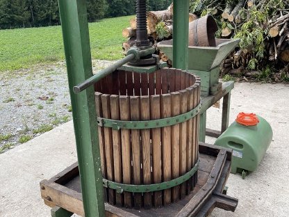 Bild 4:Obstpresse mit Rebler