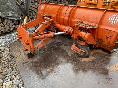 Bild 2:Eberl Schneepflug