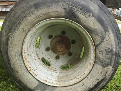 Bild 5:Zweiachs-Anhänger