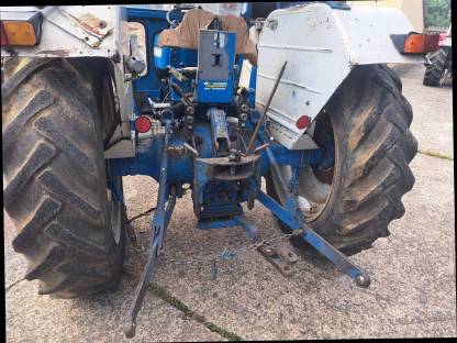 Bild 4:Traktor Ford 4100
