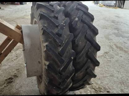 Bild 2:Zwillingsreifen 12.4/11 - 32