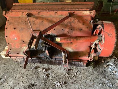 Bild 3:Taarup Mulcher SKT 1500, Palettengabel und Arbeitsbühne