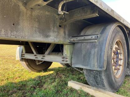 Bild 4:Sattelauflieger Schmitz (Ballenanhänger)