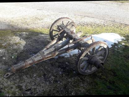 Bild 3:Anhängerachse antik