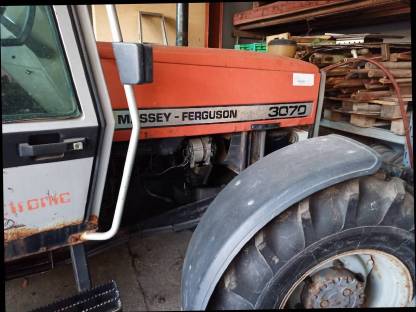Bild 2:Traktor Massey Ferguson 3070 Allrad