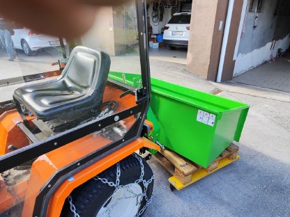 Bild 5:Kleintraktor Allrad Schneepflug Schneefräse Heckwanne