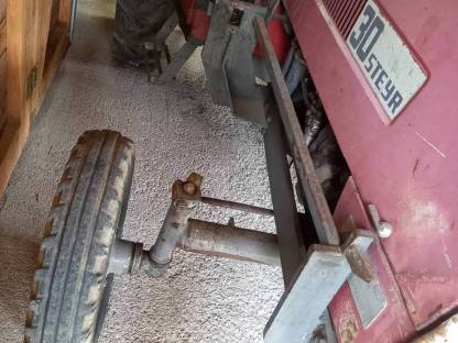 Bild 2:Frontladerkonsole Hydrac Steyr 30 Plus