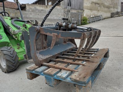 Heu/ Silo/ Allroundgreifer Avant Hoflader