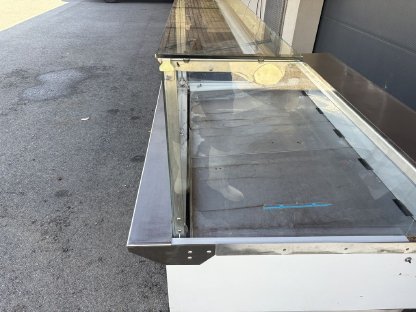 Bild 3:Kühlvitrine steckerfertig, voll funktionstüchtig