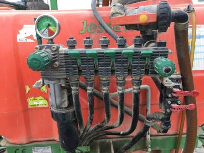 Bild 3:Feldspritze Jessernigg 12 m