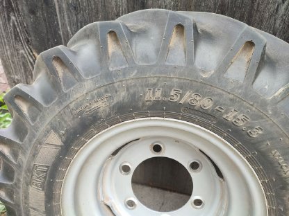 Bild 3:BKT Reifen mit Felgen