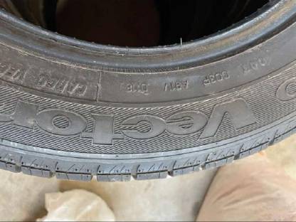Bild 2:215/60 R17C Goodyear 109/107T Winterreifen