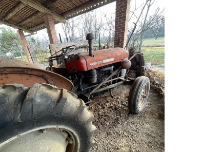 Traktor Massey Ferguson