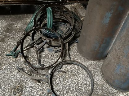 Bild 3:Heugebläseohre inkl. Zubehör und Düngestreuer