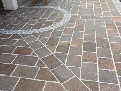 Bild 2:Porphyr Bahnen 25 cm Pflastersteine