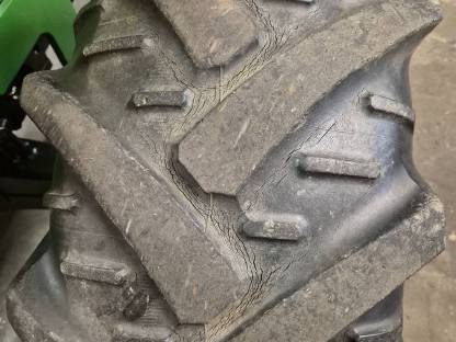 Traktorreifen 14.9LR20 oder 375/75R20